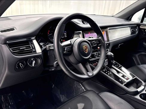 Used 2026 Porsche Macan AWD/4WD image 6