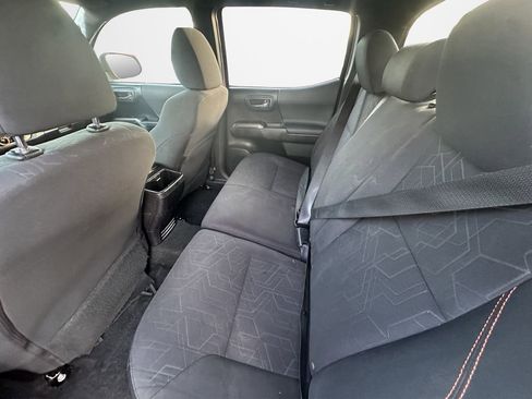 Used 2016 Toyota Tacoma TRD Sport image 35