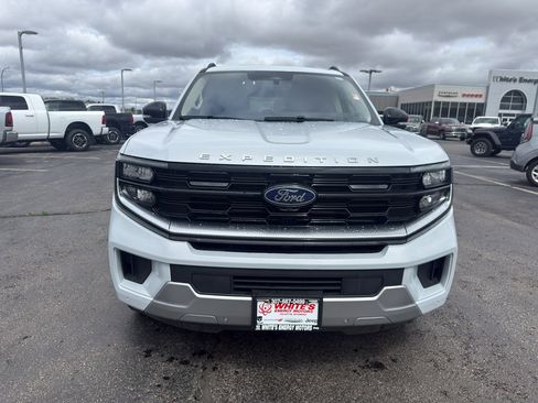 Used 2025 Ford Expedition Platinum AWD/4WD image 2