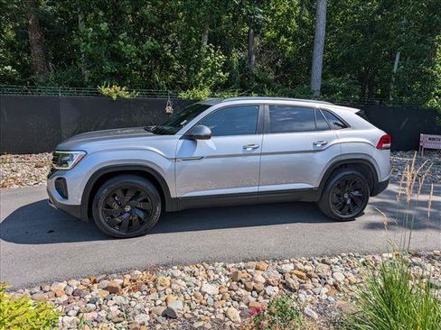 Certified 2024 Volkswagen Atlas Cross Sport SE AWD/4WD image 2