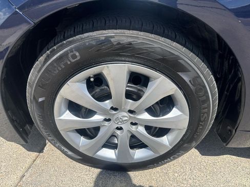 Used 2022 Toyota Corolla LE FWD image 9