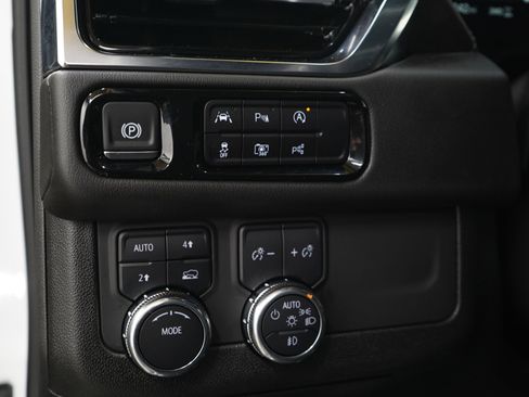 Used 2025 GMC Yukon Denali AWD/4WD image 31
