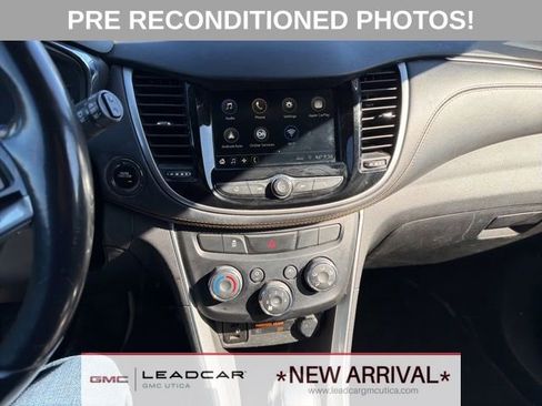 Used 2019 Chevrolet Trax LT w/ LT Convenience Package AWD/4WD image 21