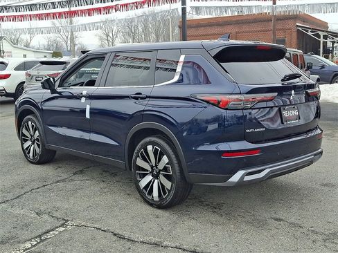 New 2026 Mitsubishi Outlander SE image 5