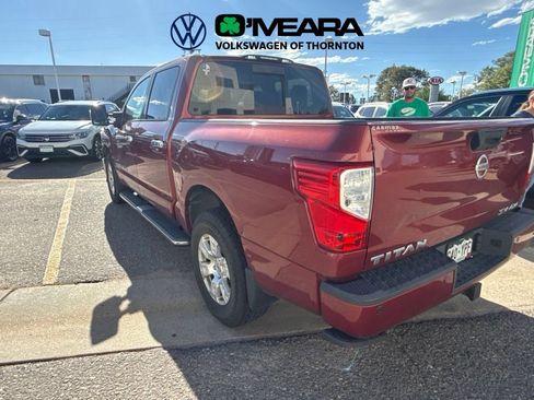 Used 2018 Nissan Titan SV w/ SV Convenience Package AWD/4WD image 3