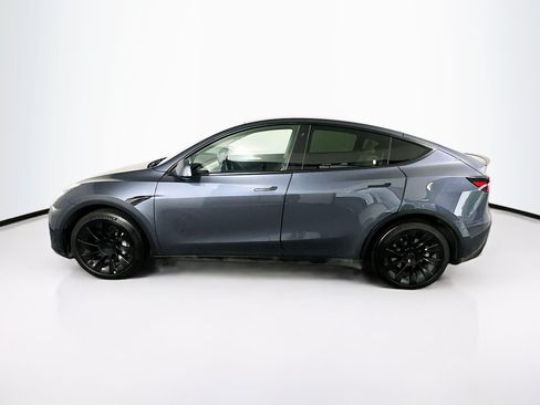 Used 2023 Tesla Model Y AWD image 4