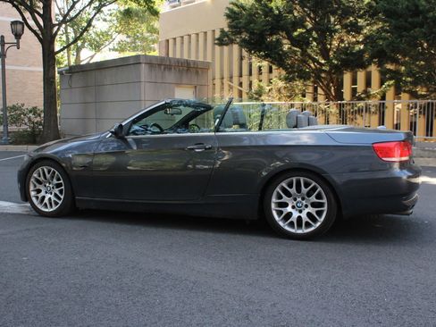 Used 2007 BMW 328i Convertible RWD image 9