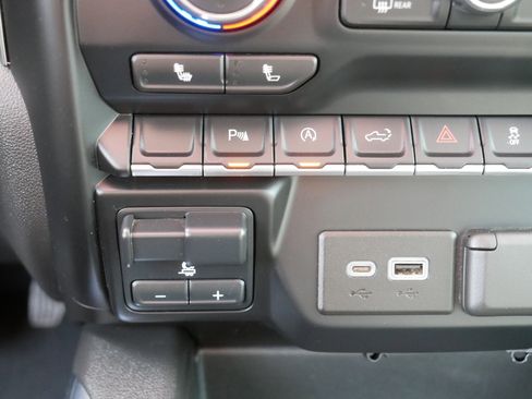 Used 2020 Chevrolet Silverado 1500 LT Trail Boss image 31