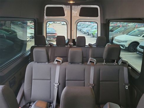 Used 2024 Mercedes-Benz Sprinter 2500 image 9