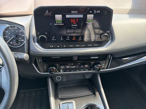 Used 2023 Nissan Rogue SL w/ SL Premium Package image 24