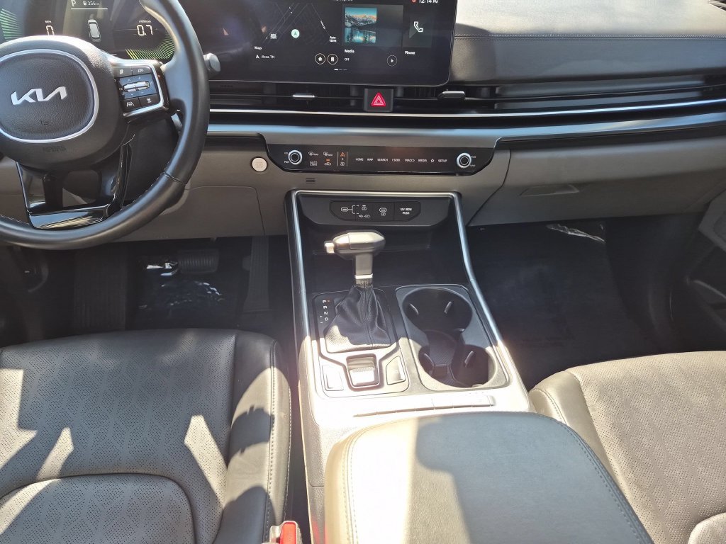 Used 2025 Kia Carnival FWD image 26