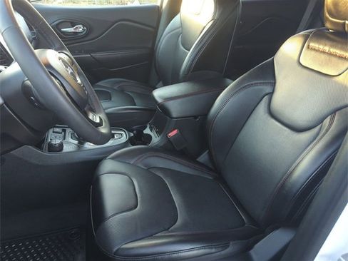 Used 2022 Jeep Cherokee Trailhawk w/ Premium Leather Package image 11