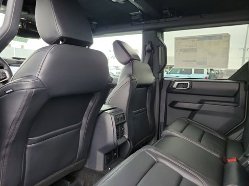 New 2025 Ford Bronco Outer Banks w/ Sasquatch Package image 15