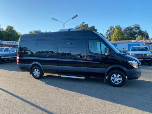 Used 2016 Mercedes-Benz Sprinter 2500 image 2