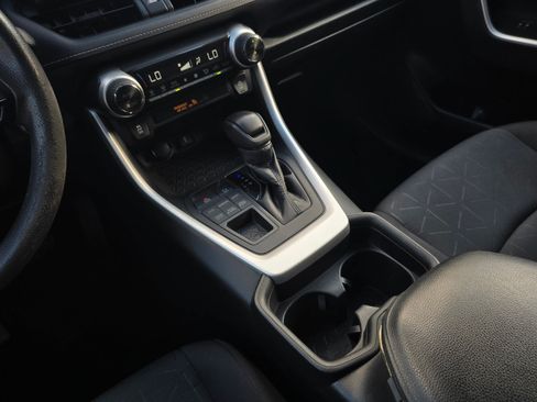 Used 2021 Toyota RAV4 XLE AWD/4WD image 16