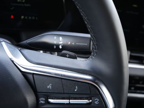 Used 2025 Chevrolet Equinox LT image 29