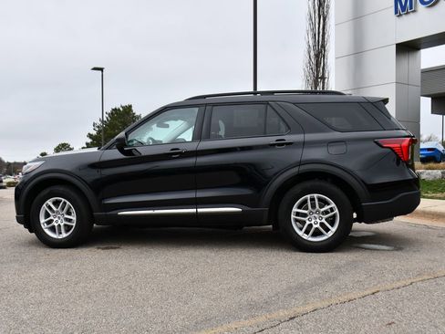 Used 2025 Ford Explorer Active AWD/4WD image 3