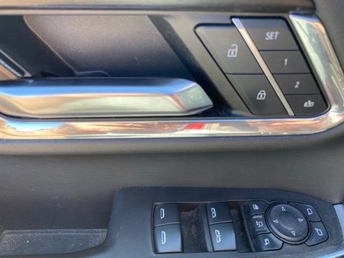 Used 2024 GMC Sierra 2500 Denali w/ Technology Package AWD/4WD image 18