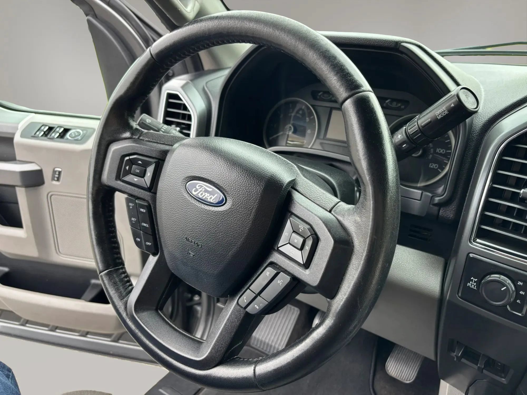 Used 2020 Ford F150 XLT w/ Equipment Group 302A Luxury AWD/4WD image 25
