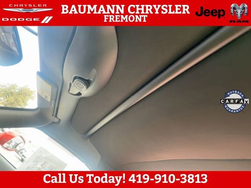 Used 2008 Pontiac Solstice Convertible w/ Premium Package RWD image 25