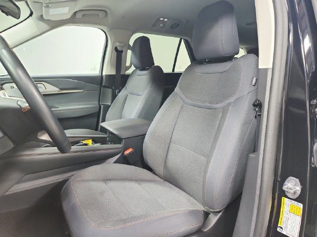 Used 2025 Ford Explorer Active AWD/4WD image 19