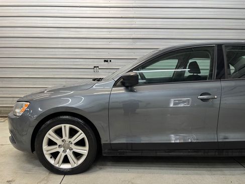 Used 2013 Volkswagen Jetta S FWD image 3
