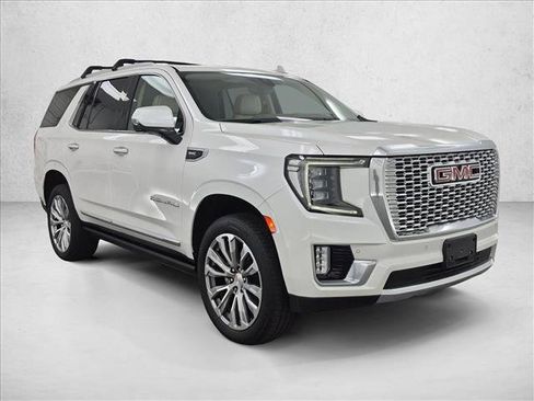 Used 2021 GMC Yukon Denali w/ Denali Premium Package AWD/4WD image 3