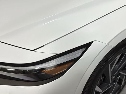 Used 2025 Hyundai Elantra Sport FWD image 7