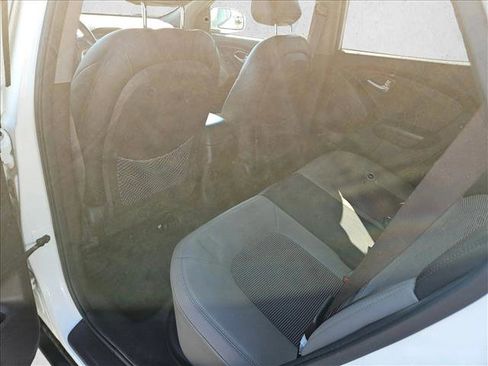 Used 2013 Hyundai Tucson GLS image 11