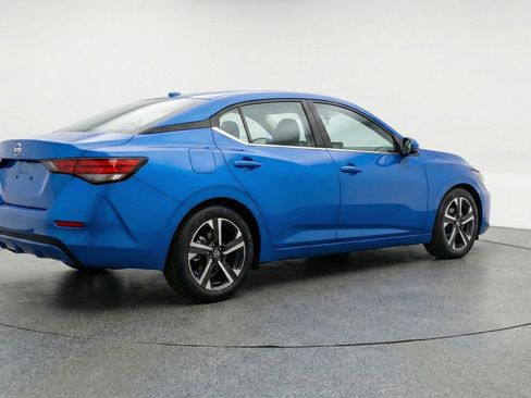 Used 2025 Nissan Sentra SV image 9