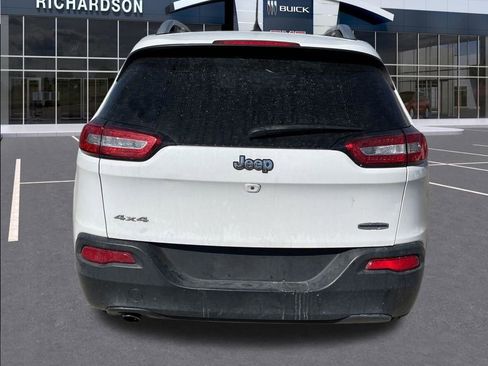 Used 2018 Jeep Cherokee Latitude Plus w/ Cold Weather Group image 4