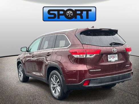 Used 2019 Toyota Highlander XLE w/ Carpet Mat Package (TMS) AWD/4WD image 25