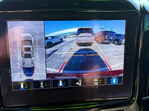 Certified 2023 Chevrolet Traverse High Country FWD image 8