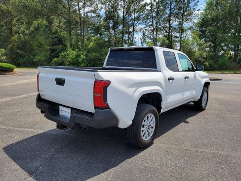 Used 2024 Toyota Tacoma SR AWD/4WD image 5