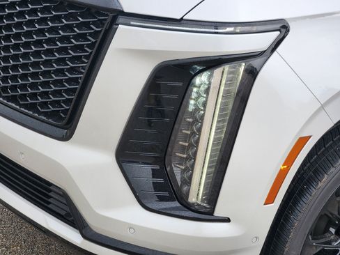 Certified 2025 Cadillac Escalade Sport Platinum w/ LPO, ONYX Package AWD/4WD image 29