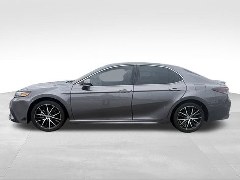 Used 2023 Toyota Camry SE FWD image 2