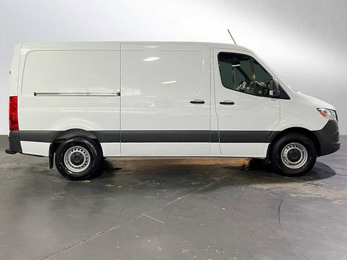 Used 2025 Mercedes-Benz Sprinter 2500 image 2