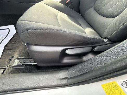 Used 2022 Toyota Corolla LE image 18