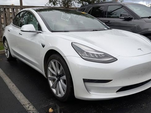 Used 2019 Tesla Model 3 Standard Range Plus image 5