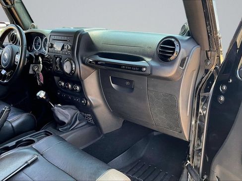Used 2012 Jeep Wrangler Unlimited Sahara AWD/4WD image 14