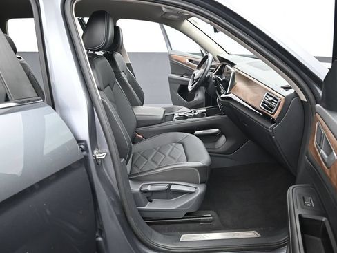 Used 2024 Volkswagen Atlas SE AWD/4WD image 35