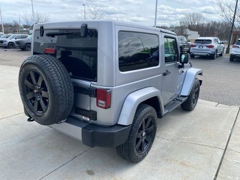 Used 2018 Jeep Wrangler Sahara w/ Connectivity Group AWD/4WD image 3