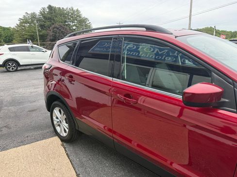 Used 2018 Ford Escape SE AWD/4WD image 6