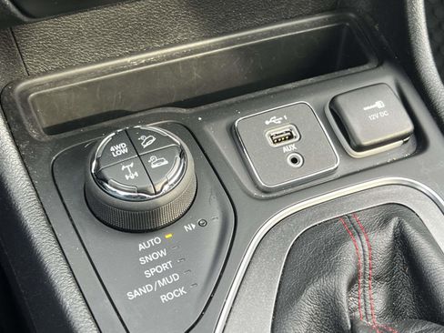 Used 2021 Jeep Cherokee Trailhawk w/ Trailer Tow Group image 12