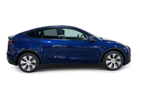 Certified 2023 Tesla Model Y Long Range AWD/4WD image 7