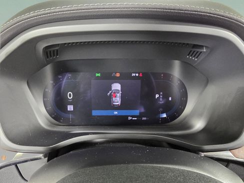 Used 2023 Volvo XC60 B6 Ultimate w/ Protection Package Premier image 11