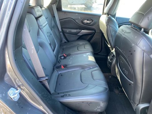 Used 2019 Jeep Cherokee Limited image 23