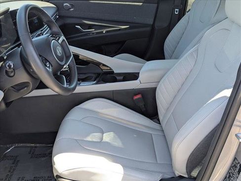 Used 2025 Hyundai Elantra Limited FWD image 16