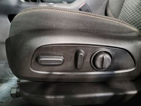 Certified 2019 GMC Terrain SLE w/ Driver Convenience Package image 16