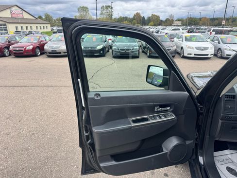 Used 2012 Jeep Liberty Limited Jet image 15